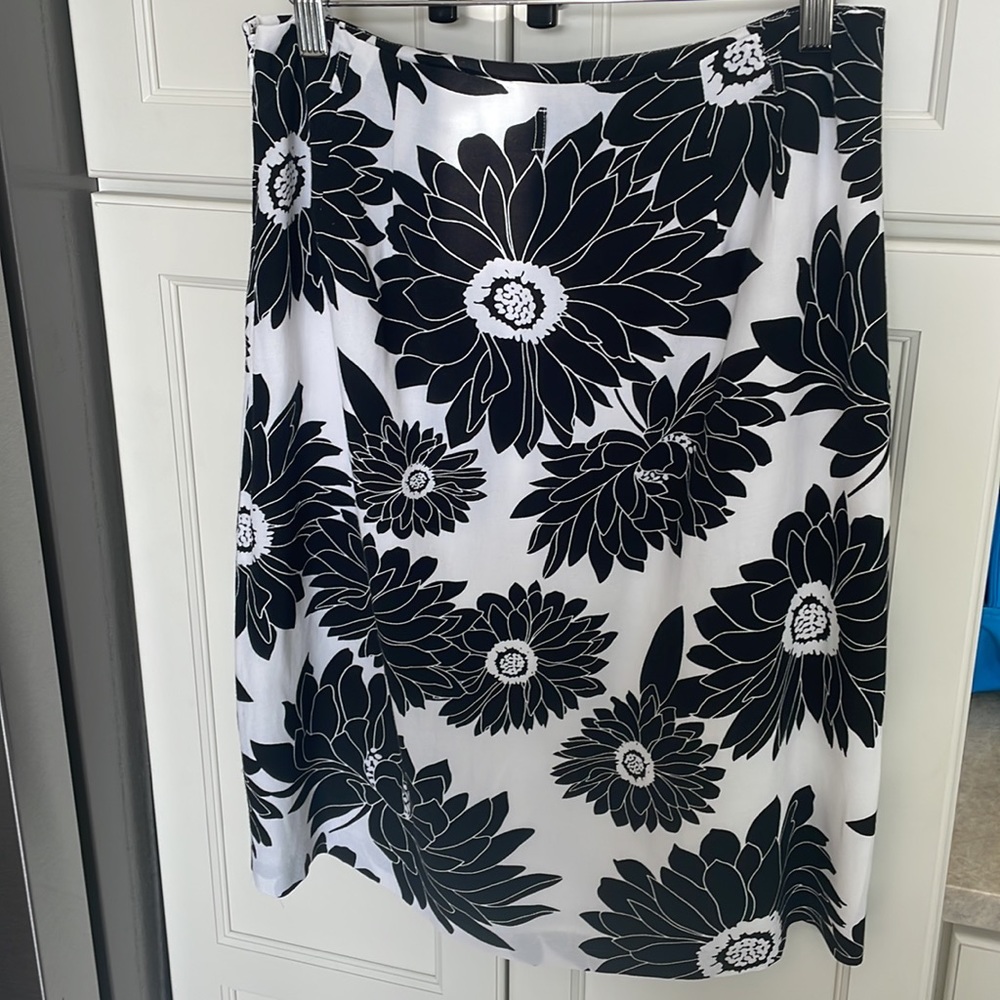 Ann Taylor LOFT floral skirt 6 - Picture 4 of 7
